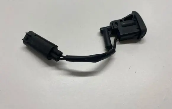 BMW X3 E83 Windshield washer spray nozzle 7110851