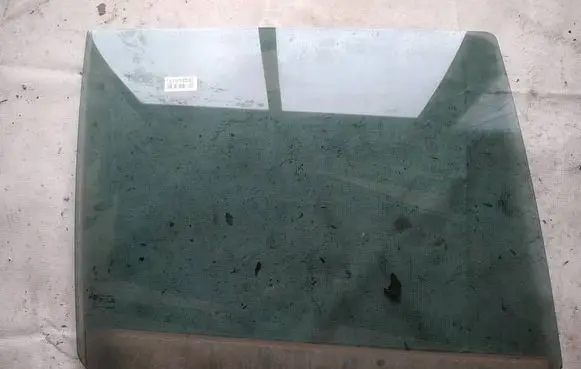 Rear door window glass