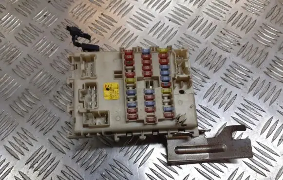 Nissan Almera N16 Fuse box cover 24350-5M310