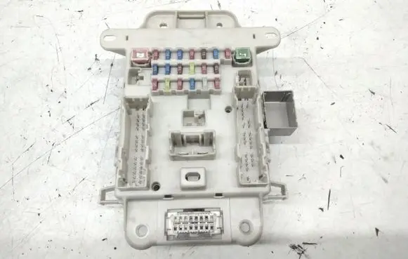 Toyota RAV 4 (XA20) Fuse module