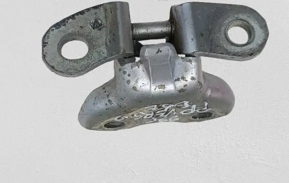 Toyota Verso Front door lower hinge 