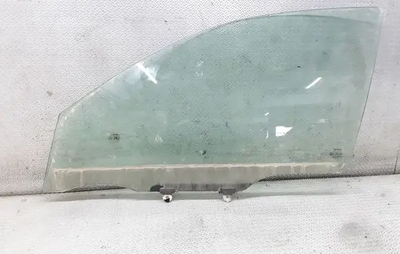 Toyota Avensis T220 Front door window glass four-door