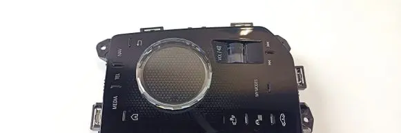 Head unit multimedia control