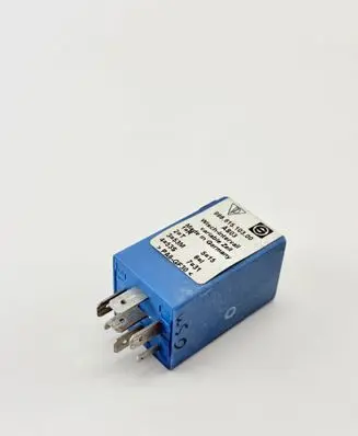Porsche Boxster 986 Hazard warning light relay 99661510300