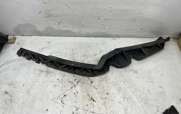Skoda Octavia Mk2 (1Z) Front bumper mounting bracket 1Z0807183