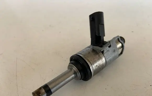 Audi Q7 4M Fuel injector 06C906036H 06E095A
