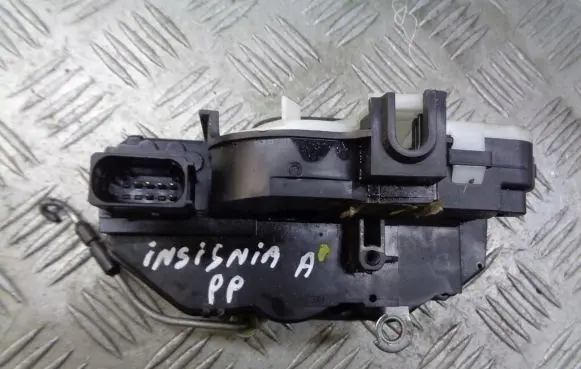 Opel Insignia A Front door lock 13503782KS