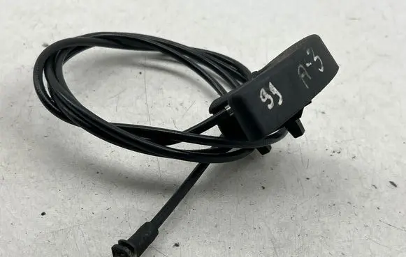 Engine bonnet (hood) release handle