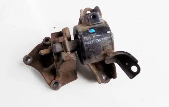 KIA Rio Engine mount bracket