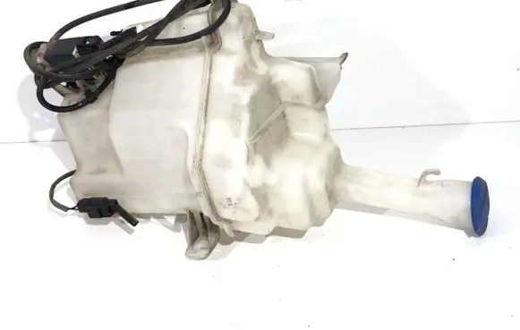 KIA Ceed Windshield washer fluid reservoir/tank