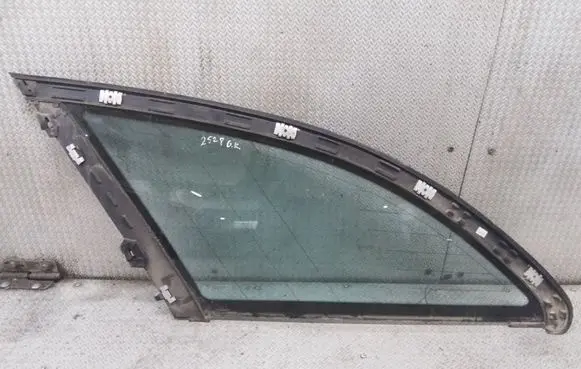 Mercedes-Benz C W203 Rear side window