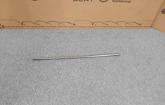 Mini One - Cooper Clubman R55 Front door glass trim molding 7146091 51337146091