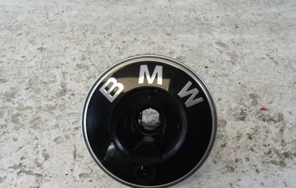 BMW 7 G70 Manufacturer badge logo/emblem 9853598