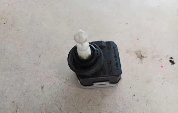 Opel Vectra C Headlight level adjustment motor 00787806