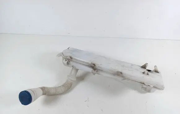 Windshield washer fluid reservoir/tank
