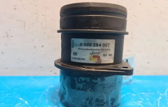 Audi A4 S4 B5 8D Mass air flow meter 0986284007
