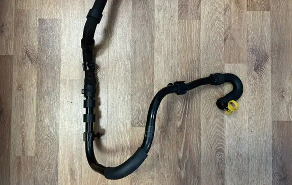 Coolant pipe/hose