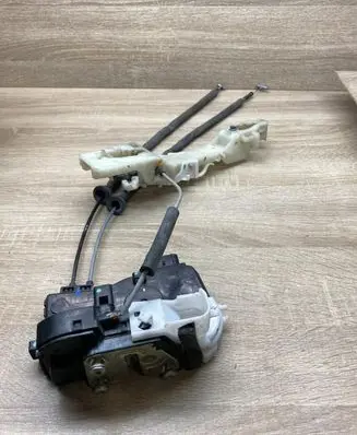 Hyundai Sonata Front door lock 813103S0100R C61333C