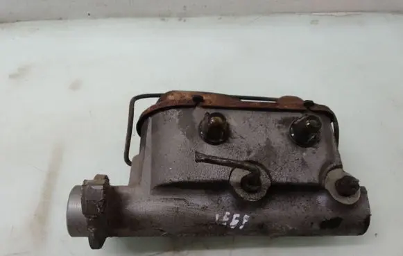 Jeep Cherokee XJ Master brake cylinder 