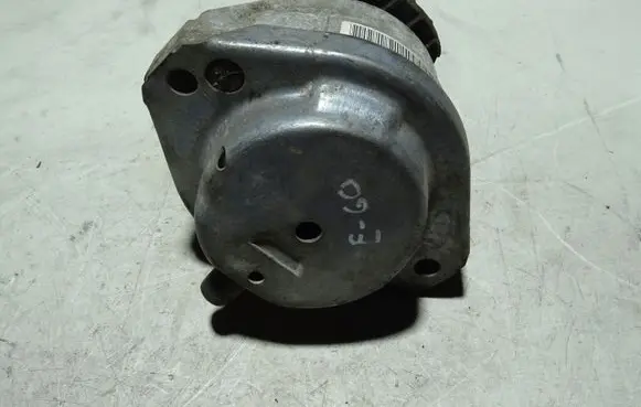 BMW 5 E60 E61 Engine mount bracket 676987402