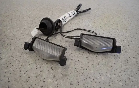 Mazda 3 I Number plate light 