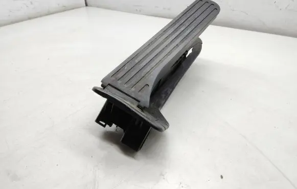 Volkswagen Tiguan Accelerator throttle pedal 1K27215030