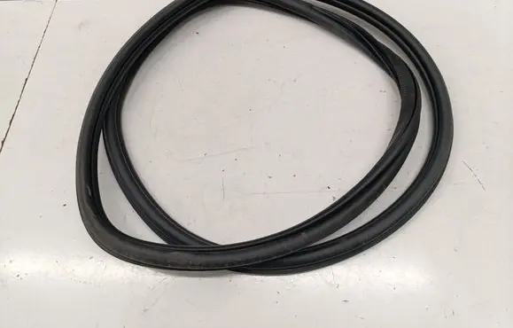 Seat Arona Rear door rubber seal (on body) 