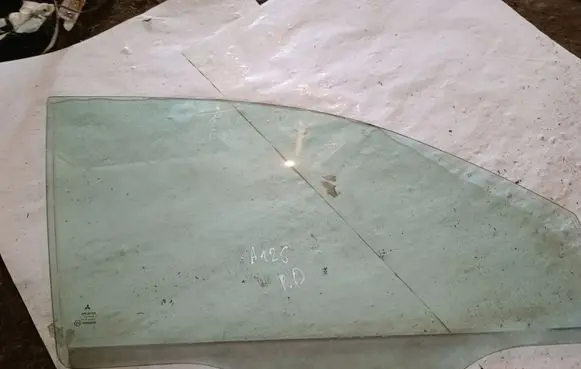 Mitsubishi Space Star Front door window glass four-door E643R00049 AS2