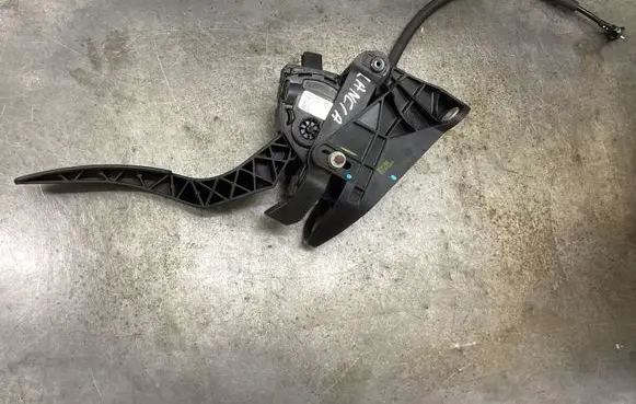 Lancia Thema Accelerator throttle pedal 6PV93396609 04861716AB