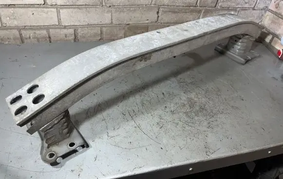 Toyota Corolla Verso AR10 Rear beam 
