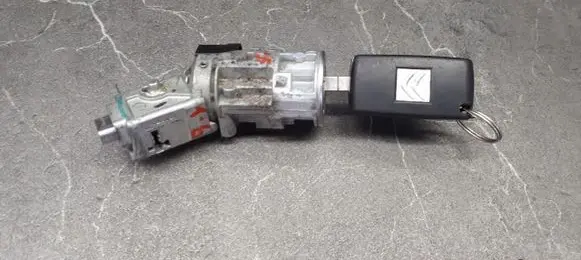 Citroen C4 Grand Picasso Ignition lock e1105995