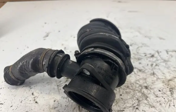 Renault Clio IV Turbo air intake inlet pipe/hose AV616C784AE