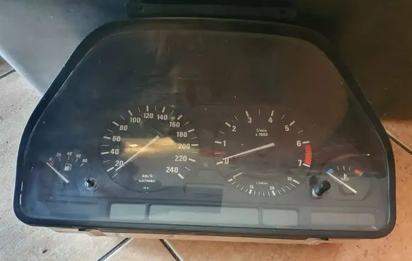BMW 5 E34 Speedometer (instrument cluster) 62111389559 110008432020 25078922230810075