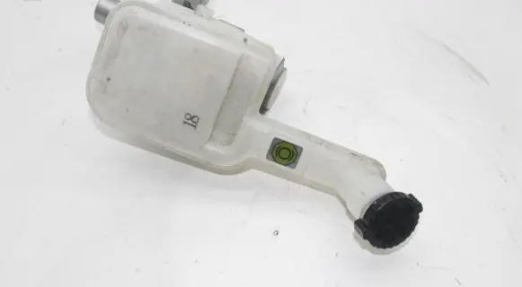 Nissan Note (E12) Master brake cylinder
