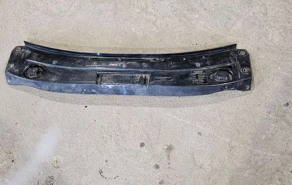 Mercedes-Benz GL X164 Top upper radiator support slam panel A1646200486 1646200486