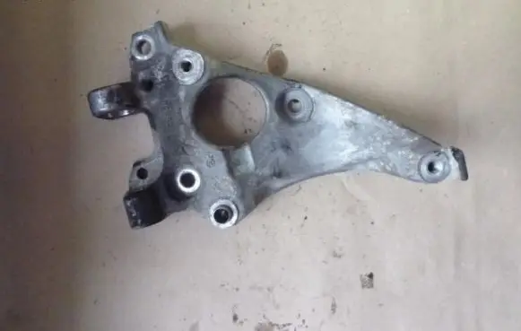 Citroen C4 I Picasso Engine mounting bracket 9672950980 VD156