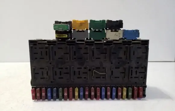 Volkswagen PASSAT B4 Fuse module 357937039
