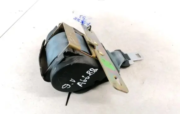 Middle seatbelt (rear)