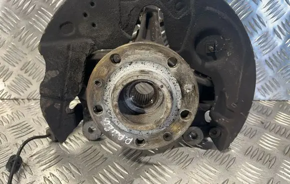 Peugeot 5008 II Front wheel hub spindle knuckle