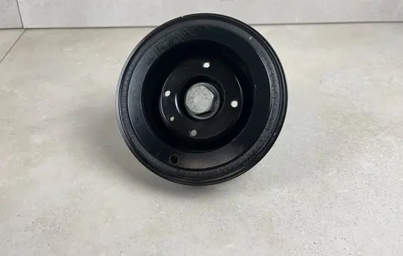 Volkswagen Golf VII Crankshaft pulley 06K105243D 06K105243