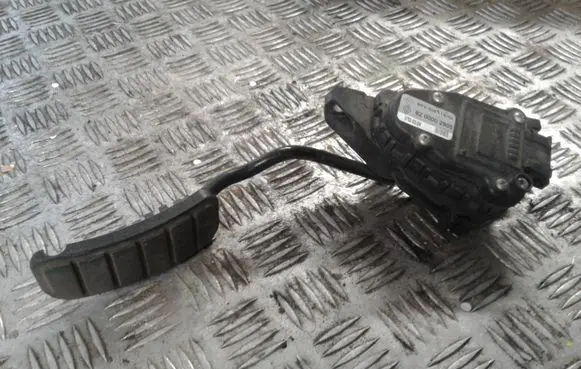 Renault Laguna II Accelerator throttle pedal 8200002905