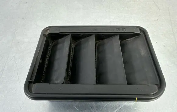 BMW X1 F48 F49 Quarter panel pressure vent 9315932