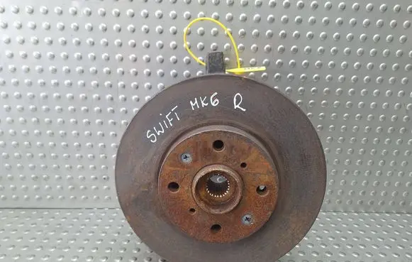 Suzuki Swift I Front wheel hub spindle knuckle 62J1