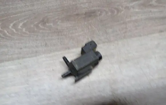 Volvo V70 Vacuum valve 30611668 72224010