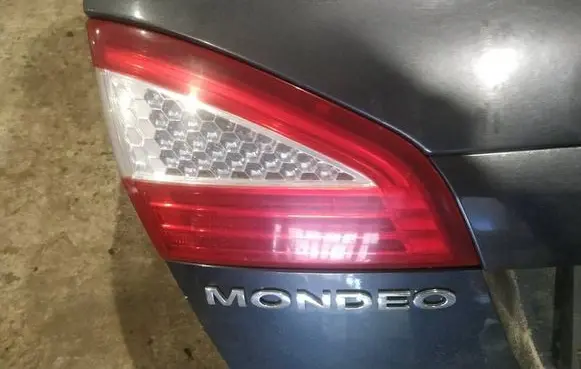 Ford Mondeo MK IV Tailgate rear/tail lights 
