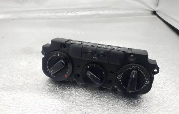 Volkswagen Jetta VI Climate control unit 5C0820047BK