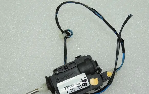 Opel Zafira B Fuel tank cap lock motor 13158426