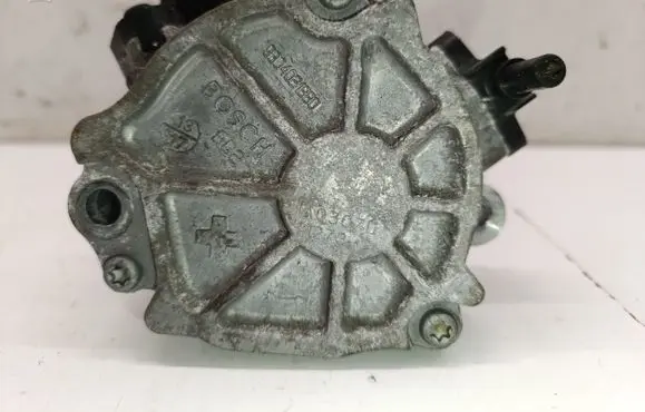 Opel Crossland X Vacuum pump 9804021880