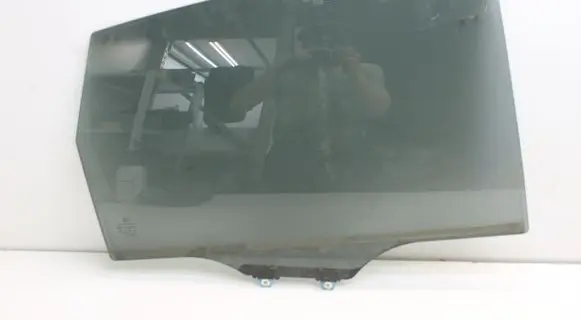 Honda CR-V Rear door window glass