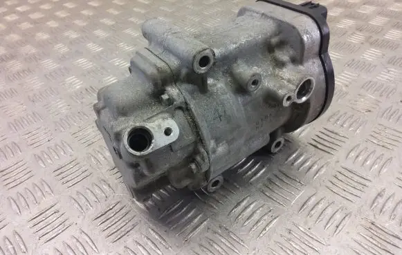 Toyota C-HR I Air conditioning (A/C) compressor (pump) 042400-0370
